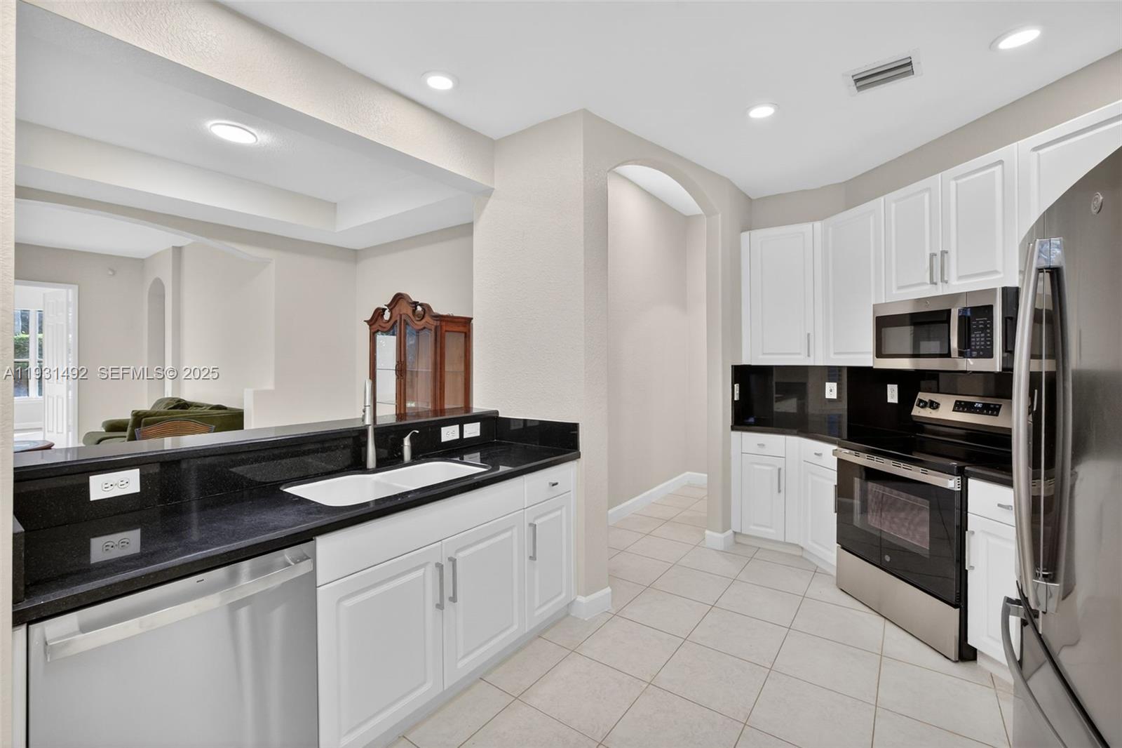 Photo of 940 Harbor Vw N (940), Hollywood, Florida, 33019 -