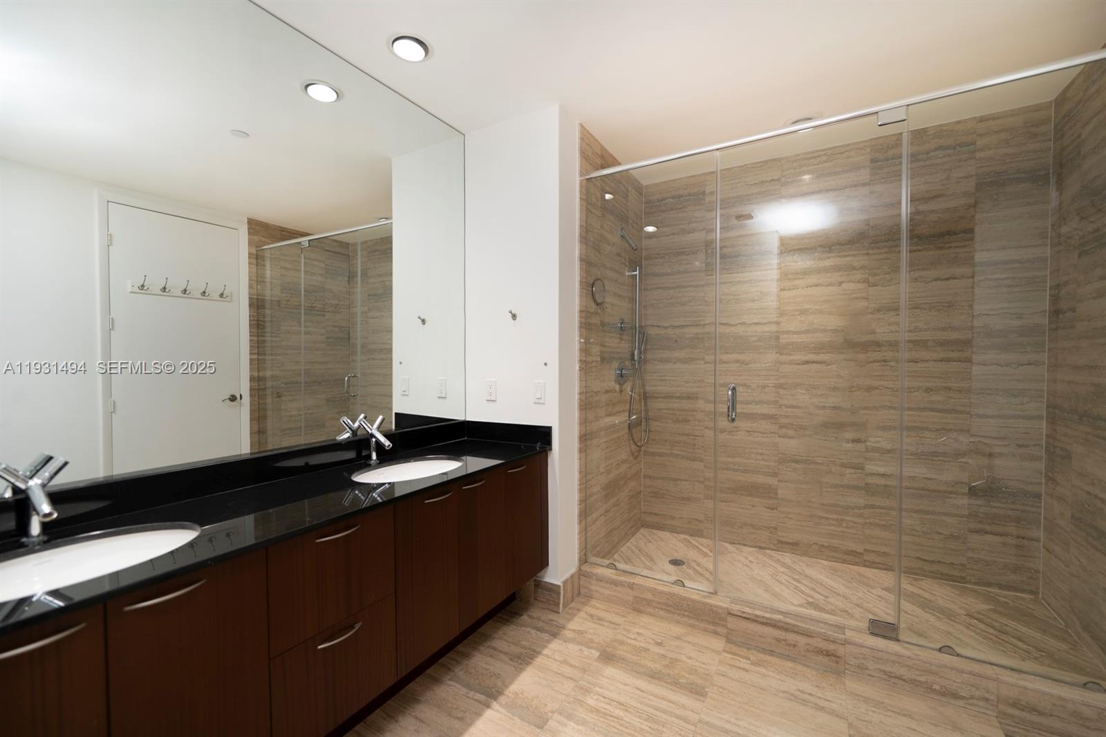 1005 2 / 2 1435 sq. ft. $ 2025-12-16 0 foto