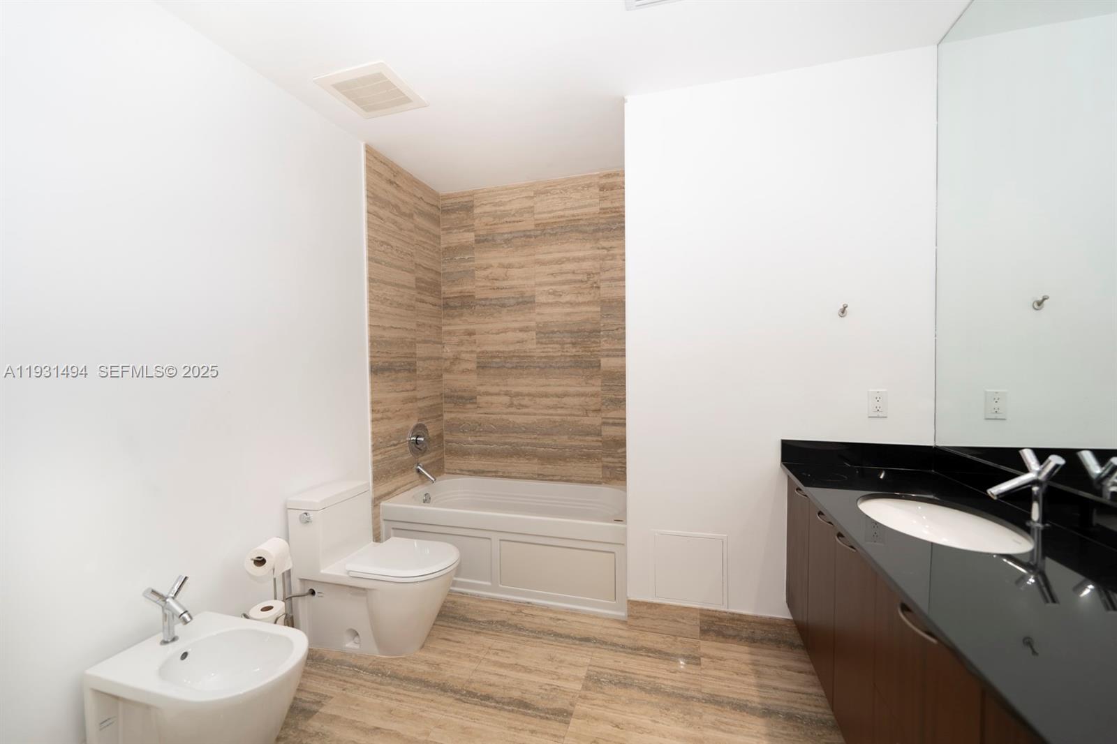 1005 2 / 2 1435 sq. ft. $ 2025-12-16 0 foto