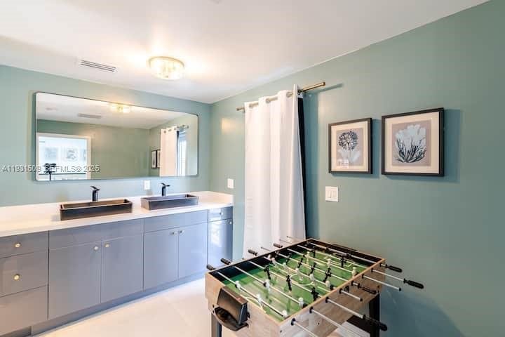   /  2190 sq. ft. $ 2025-12-16 0 foto