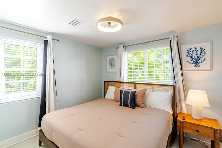   /  2190 sq. ft. $ 2025-12-16 0 foto