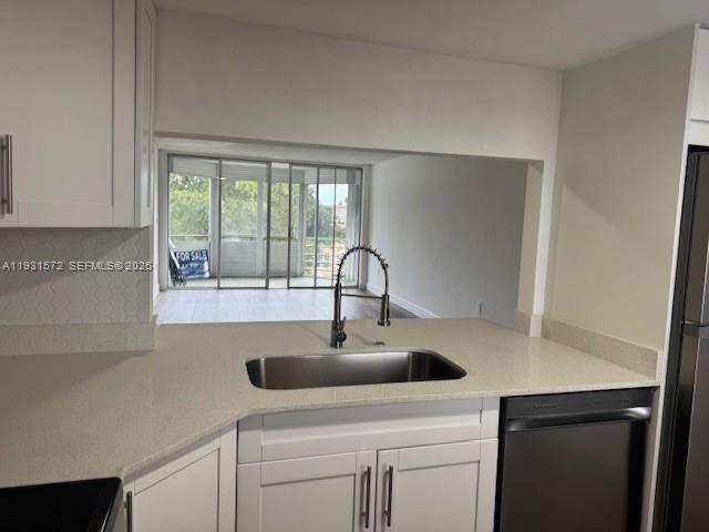 Ver detalles F407 1 / 2 898 sq. ft. $ 2026-04-23 0 foto