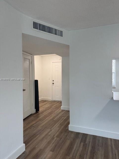 Ver detalles F407 1 / 2 898 sq. ft. $ 2026-04-23 0 foto