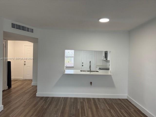 Ver detalles F407 1 / 2 898 sq. ft. $ 2026-04-23 0 foto