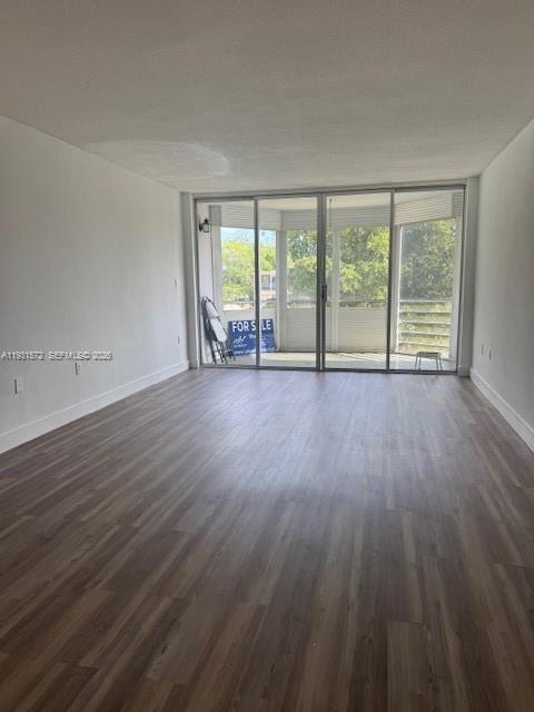Ver detalles F407 1 / 2 898 sq. ft. $ 2026-04-23 0 foto