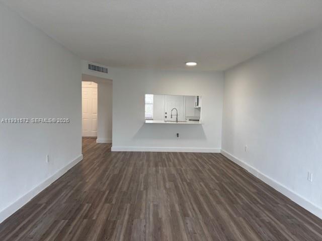 Ver detalles F407 1 / 2 898 sq. ft. $ 2026-04-23 0 foto