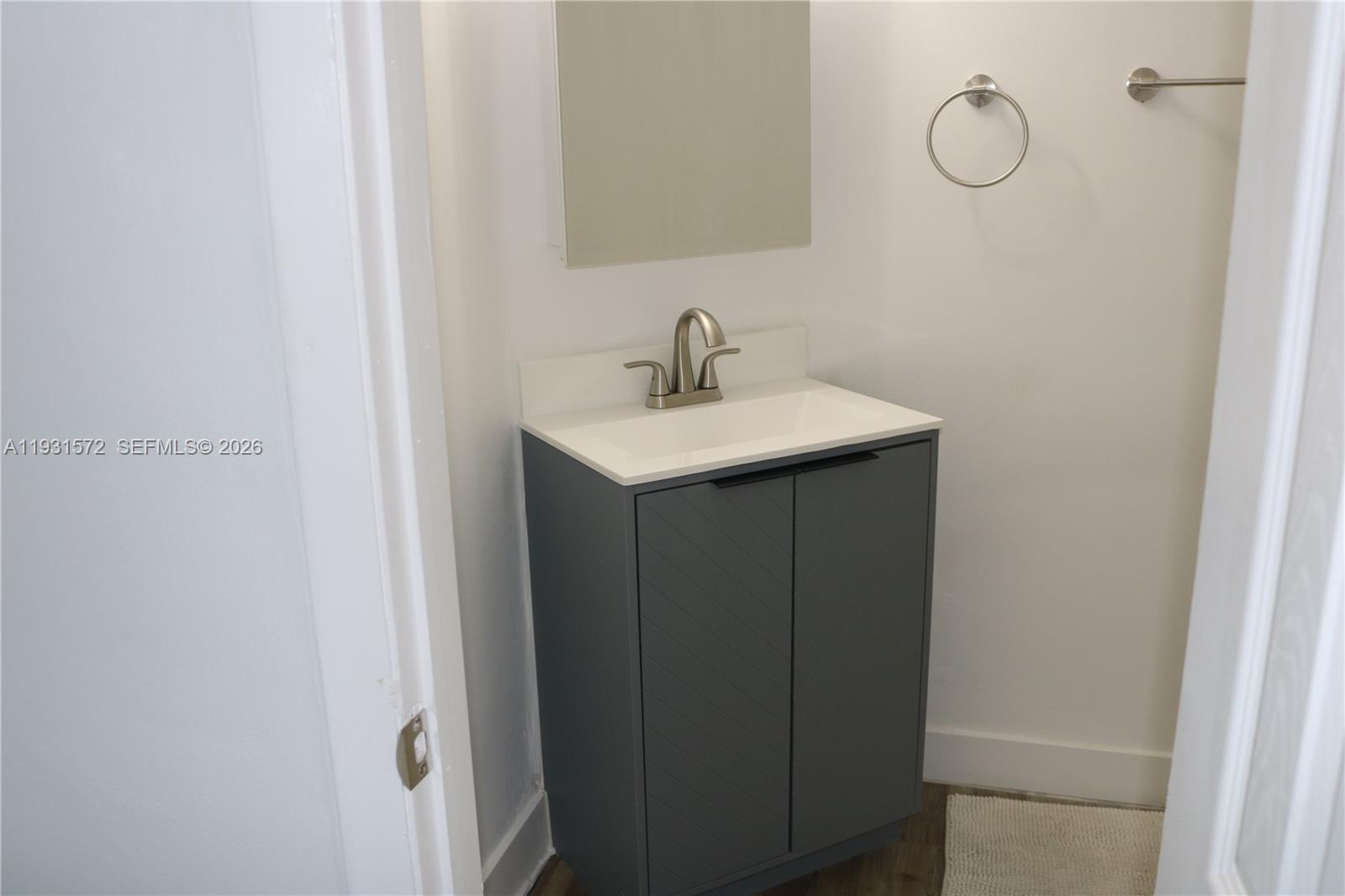 Ver detalles F407 1 / 2 898 sq. ft. $ 2026-04-23 0 foto