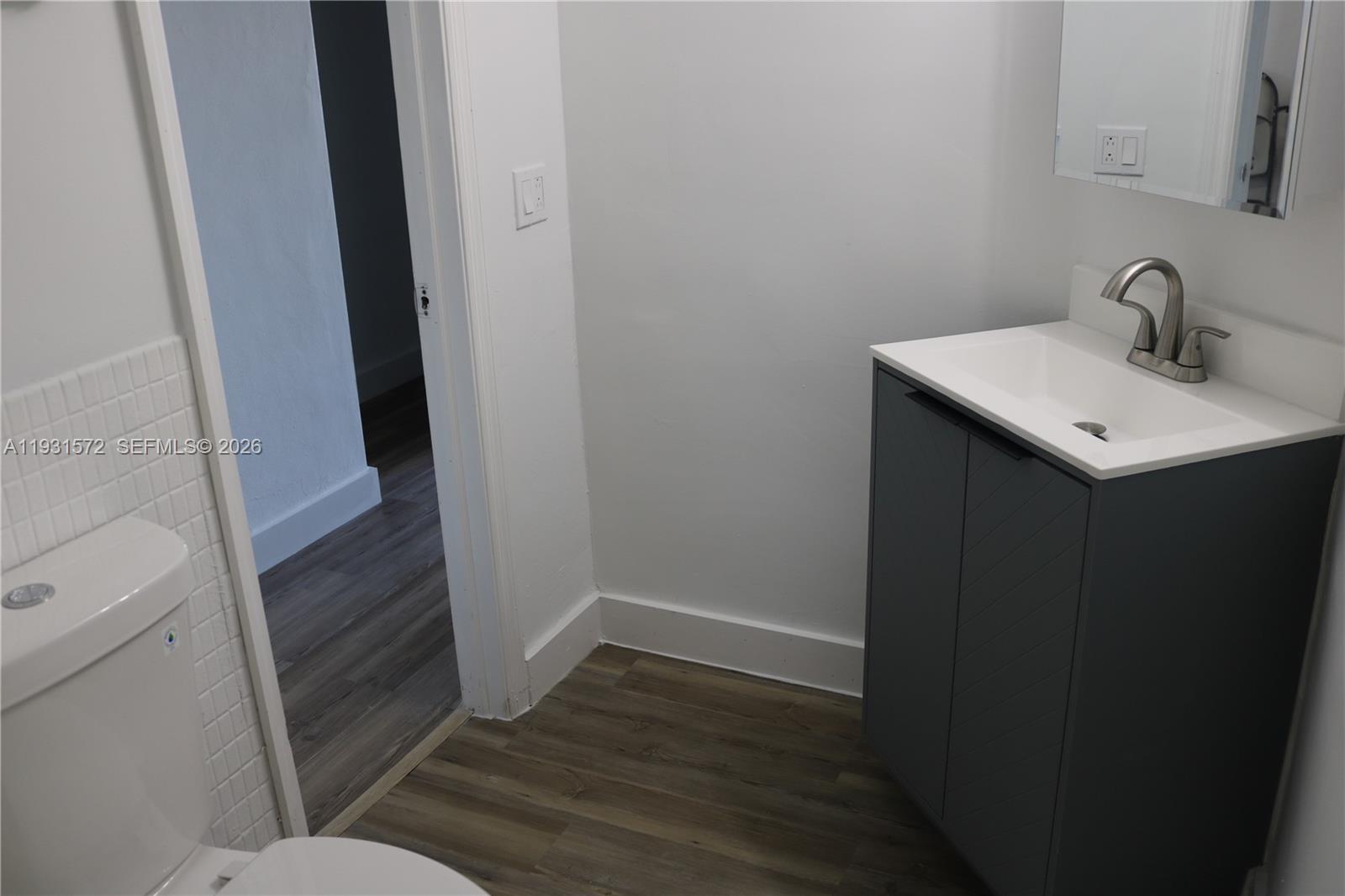 Ver detalles F407 1 / 2 898 sq. ft. $ 2026-04-23 0 foto