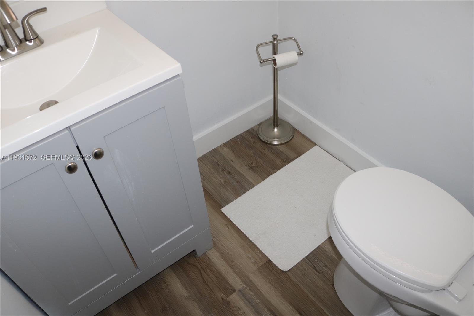 Ver detalles F407 1 / 2 898 sq. ft. $ 2026-04-23 0 foto