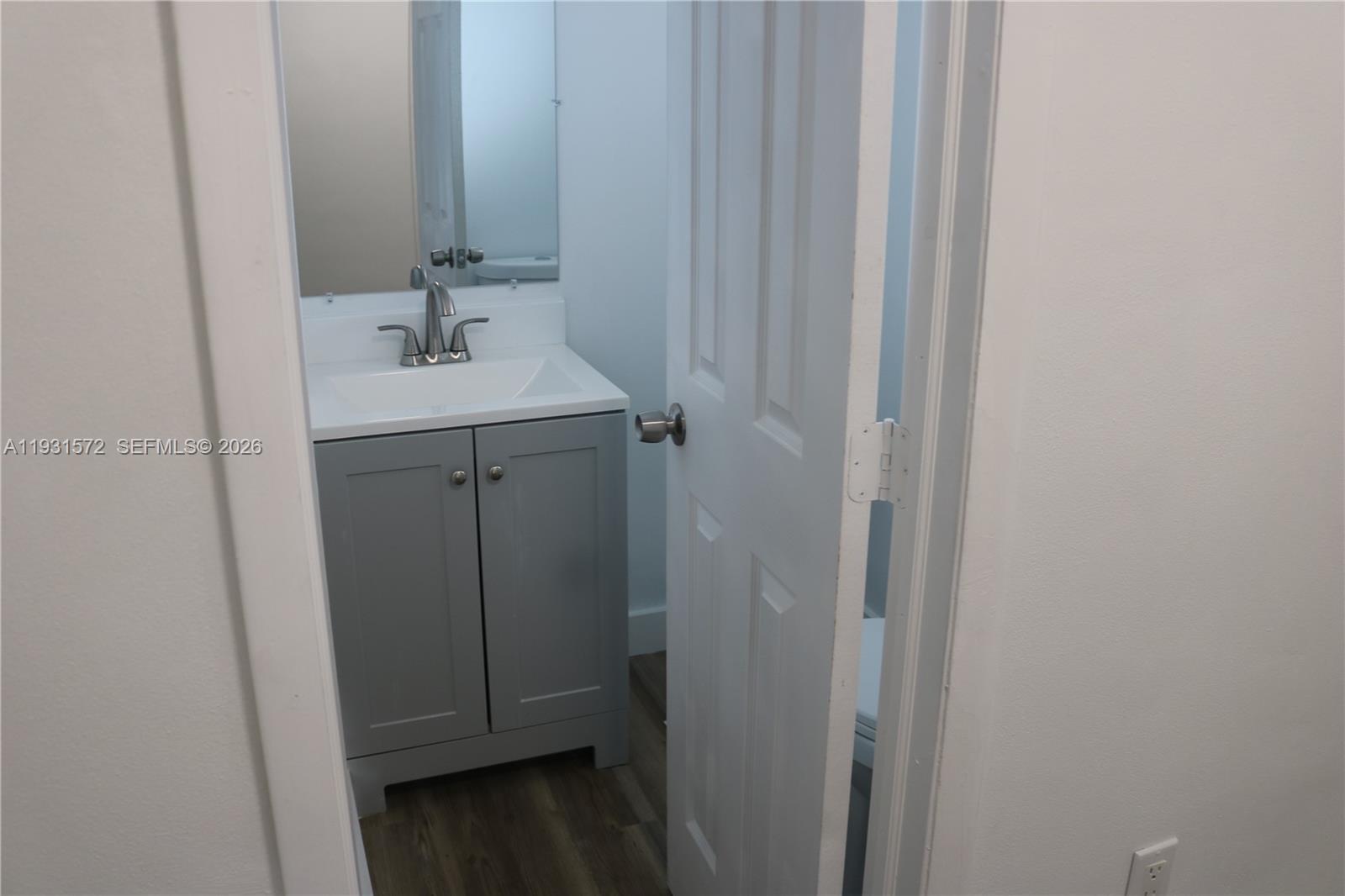Ver detalles F407 1 / 2 898 sq. ft. $ 2026-04-23 0 foto