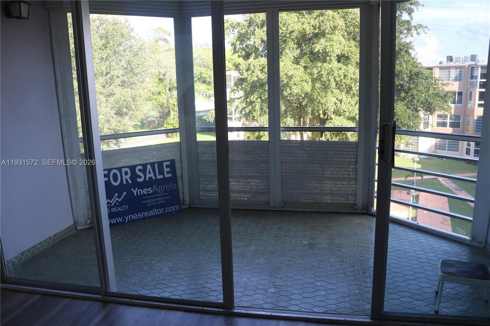 Ver detalles F407 1 / 2 898 sq. ft. $ 2026-04-23 0 foto