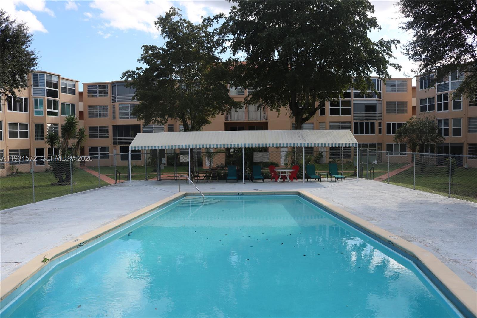 Ver detalles F407 1 / 2 898 sq. ft. $ 2026-04-23 0 foto
