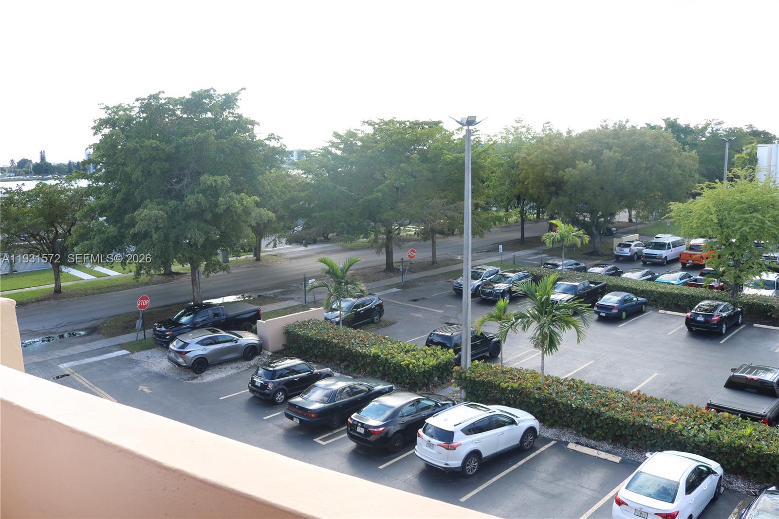 Ver detalles F407 1 / 2 898 sq. ft. $ 2026-04-23 0 foto
