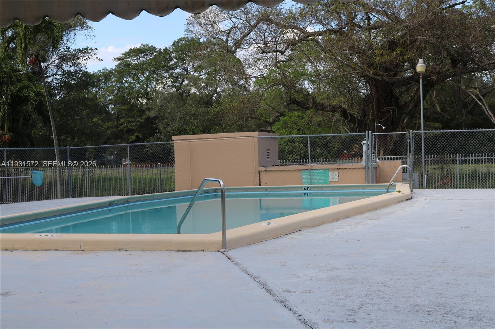 Ver detalles F407 1 / 2 898 sq. ft. $ 2026-04-23 0 foto