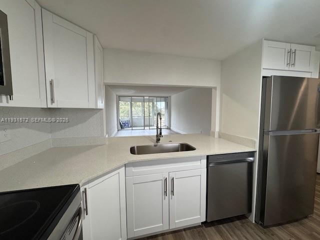 Ver detalles F407 1 / 2 898 sq. ft. $ 2026-04-23 0 foto