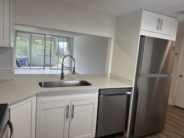 Ver detalles F407 1 / 2 898 sq. ft. $ 2026-04-23 0 foto