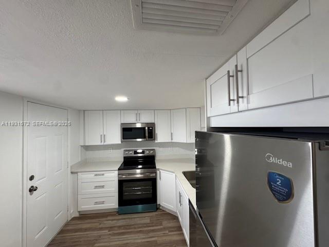 Ver detalles F407 1 / 2 898 sq. ft. $ 2026-04-23 0 foto