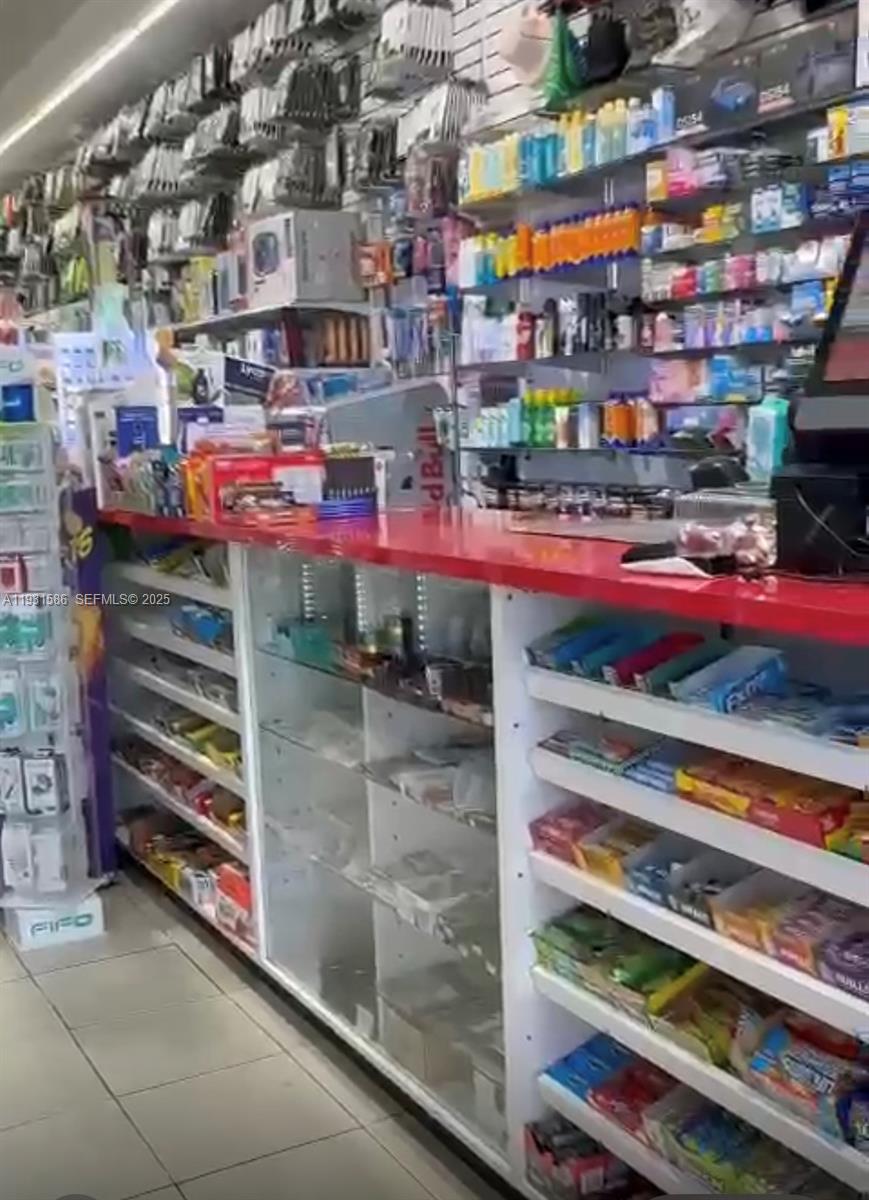   /   sq. ft. $ 2025-12-16 0 foto