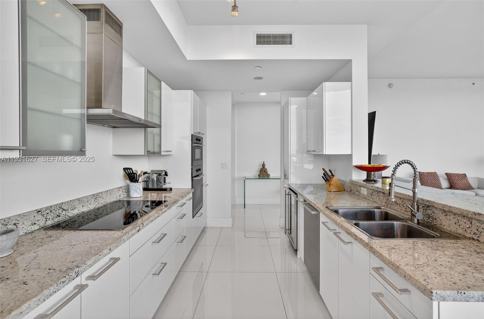 2303 3 / 3 2235 sq. ft. $ 2025-12-16 0 Photo