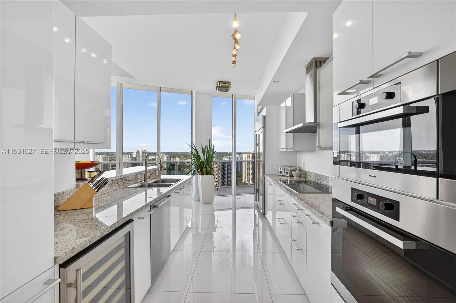 2303 3 / 3 2235 sq. ft. $ 2025-12-16 0 Photo