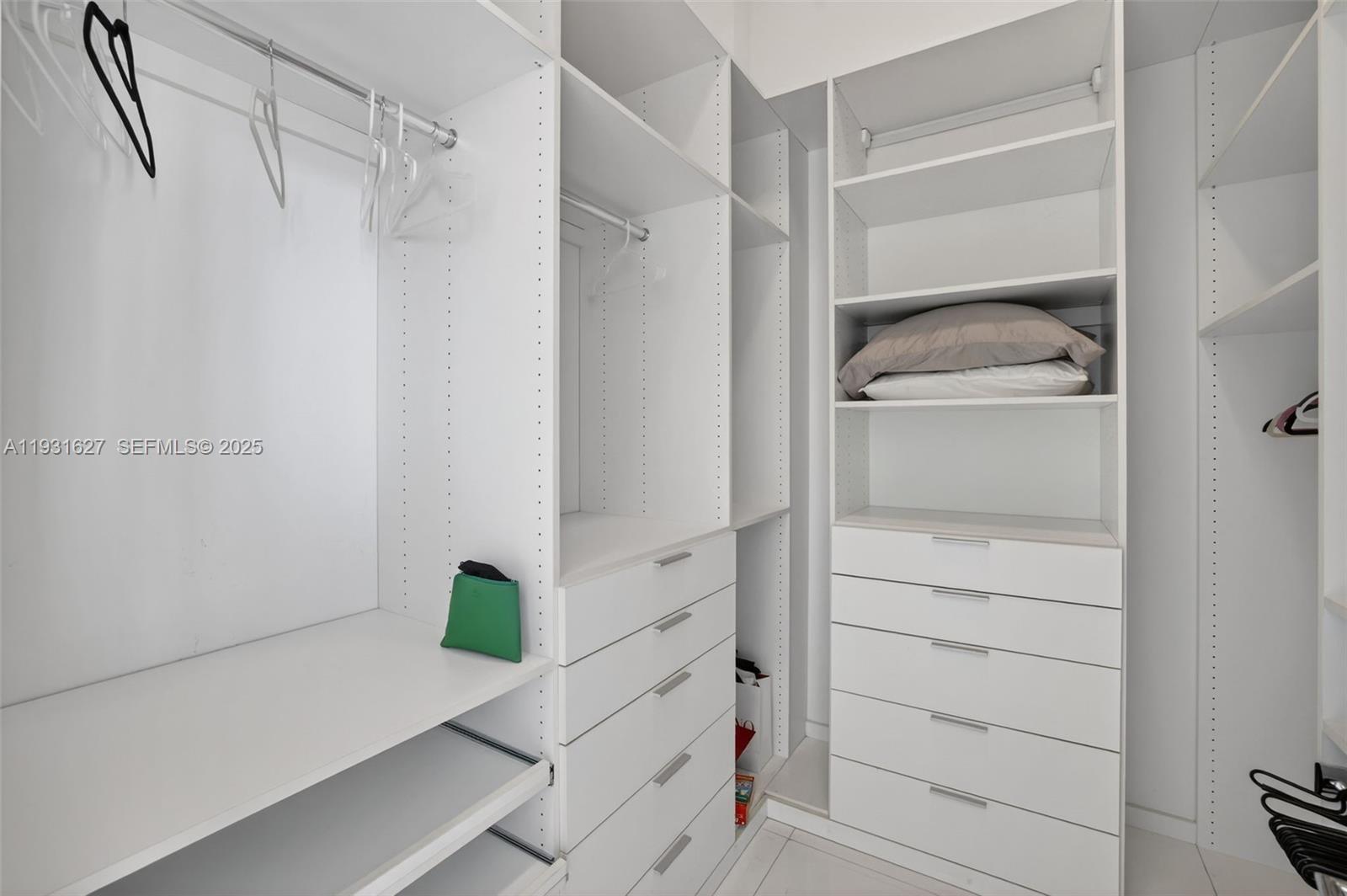 2303 3 / 3 2235 sq. ft. $ 2025-12-16 0 Photo