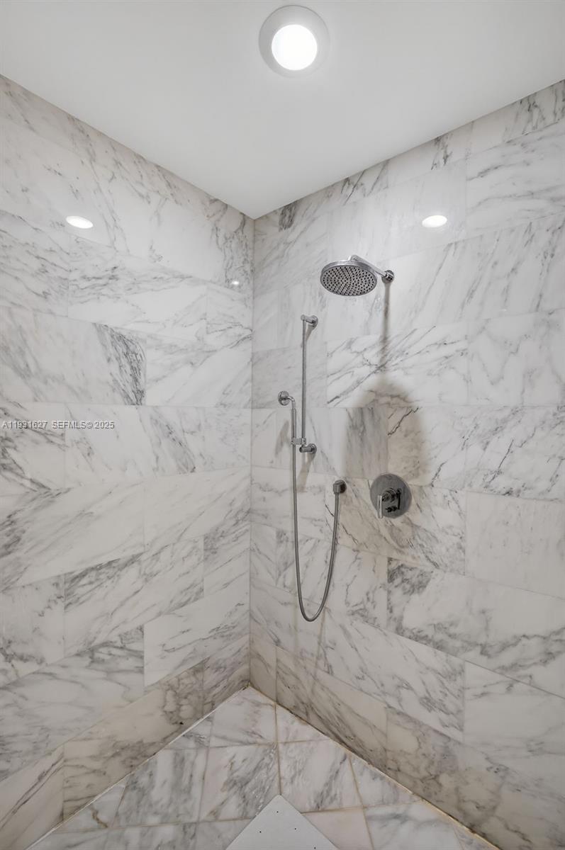 2303 3 / 3 2235 sq. ft. $ 2025-12-16 0 Photo