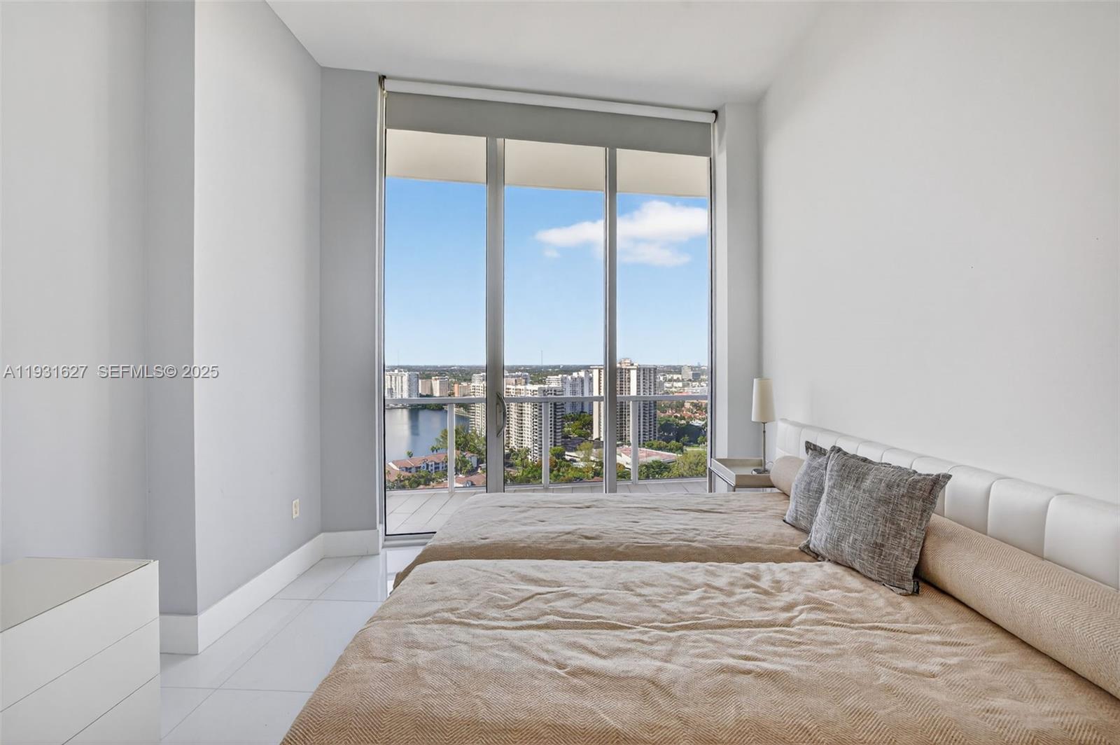 2303 3 / 3 2235 sq. ft. $ 2025-12-16 0 Photo