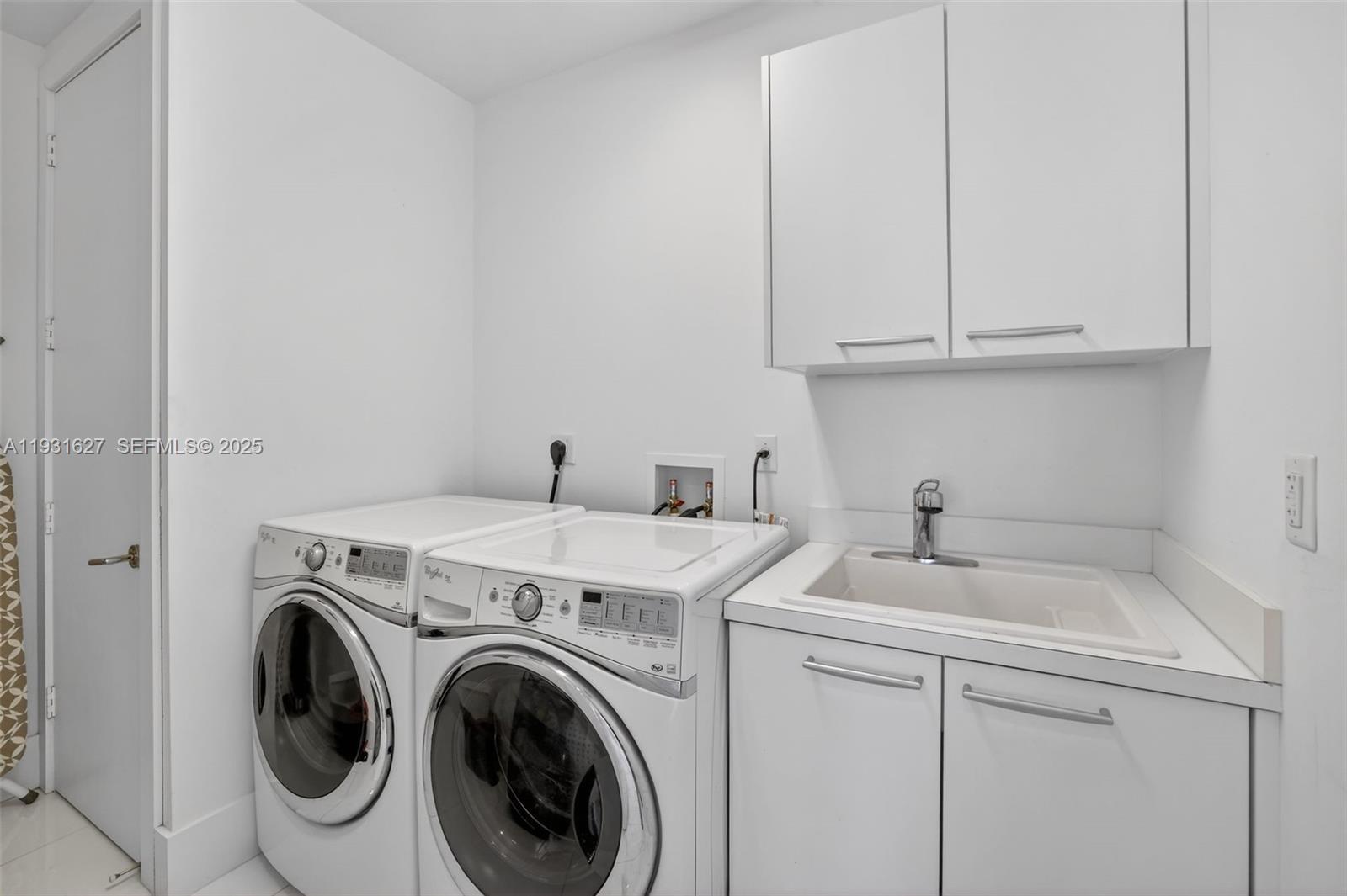 2303 3 / 3 2235 sq. ft. $ 2025-12-16 0 Photo