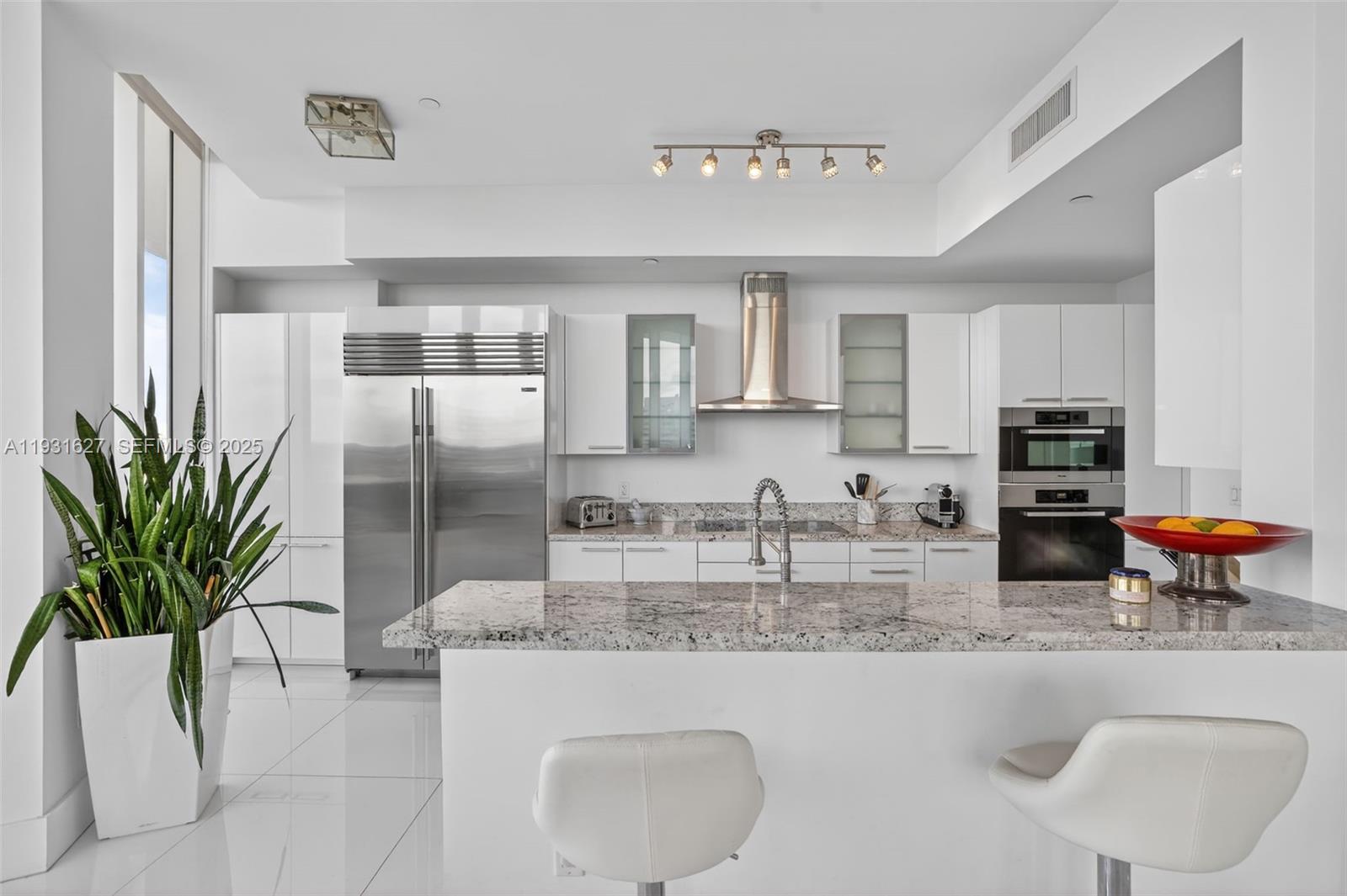 2303 3 / 3 2235 sq. ft. $ 2025-12-16 0 Photo