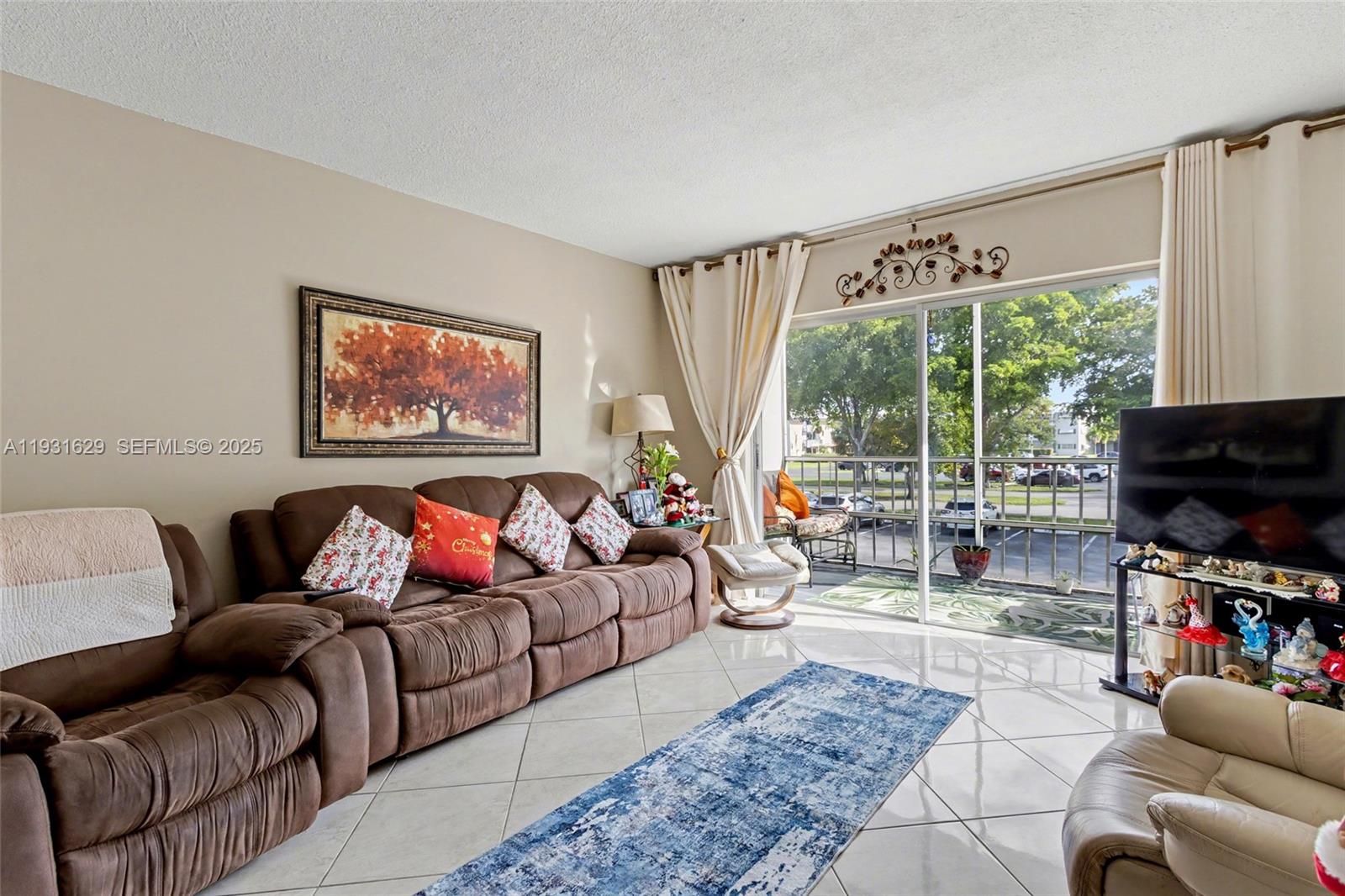 214 2 / 2 899 кв.футов $ 2025-12-16 0 Фото