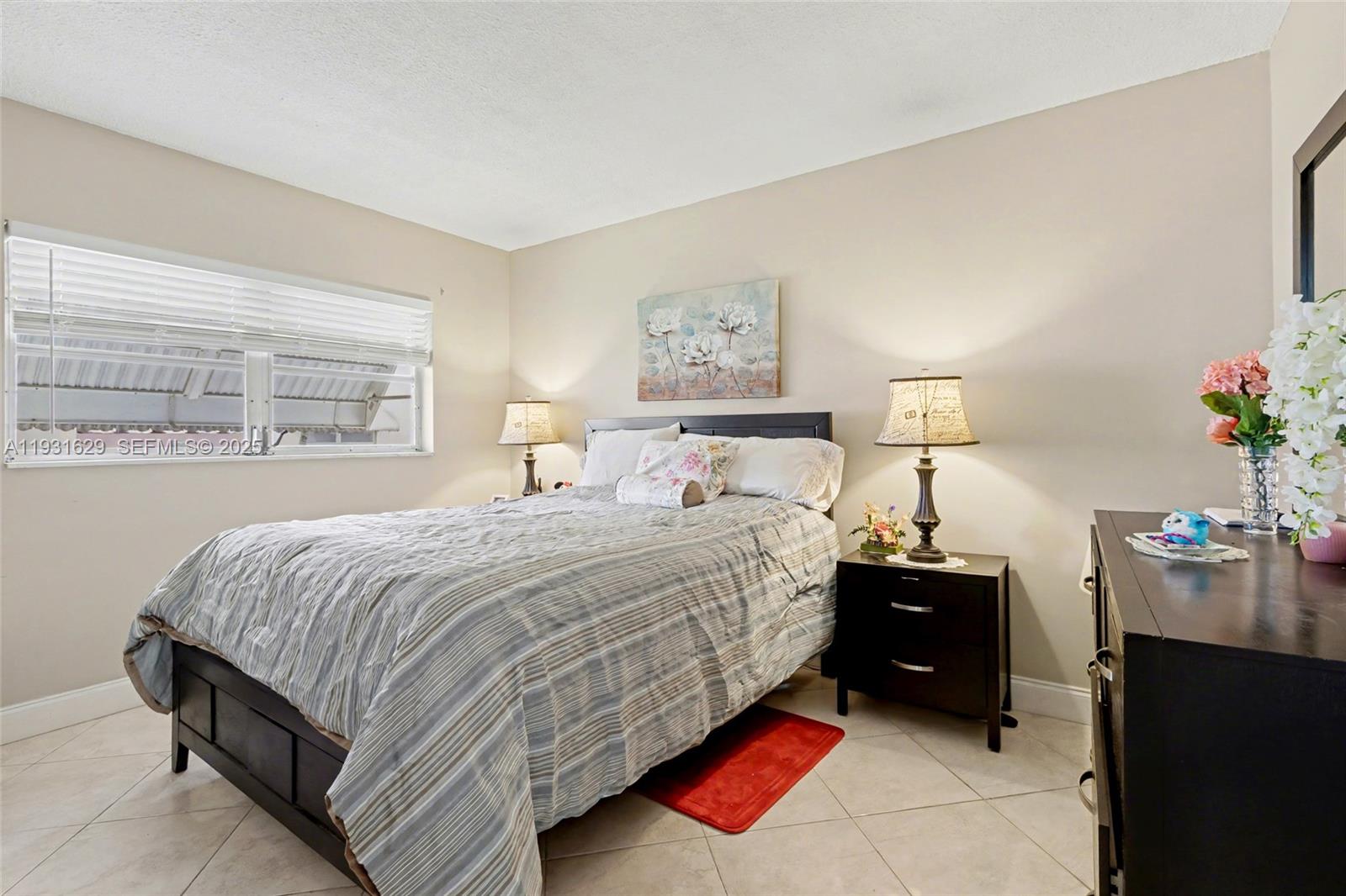 214 2 / 2 899 кв.футов $ 2025-12-16 0 Фото