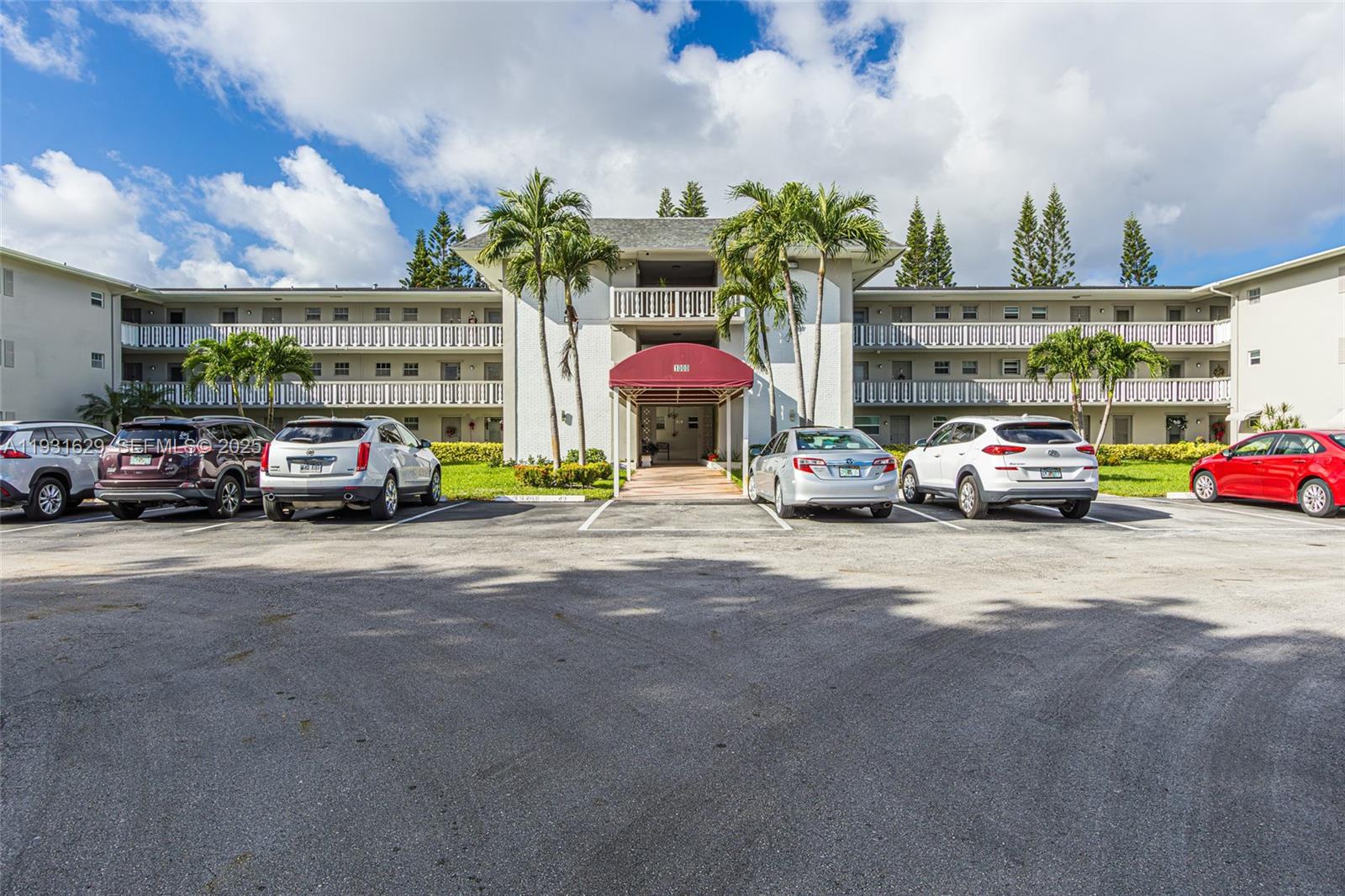 214 2 / 2 899 кв.футов $ 2025-12-16 0 Фото