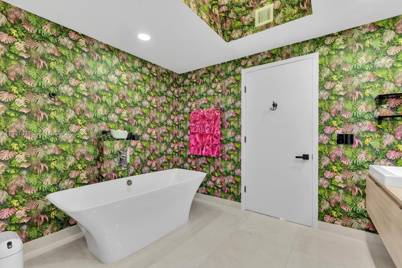 Photo of 17111 Biscayne Blvd  #909, North Miami Beach, Florida, 33160 - 