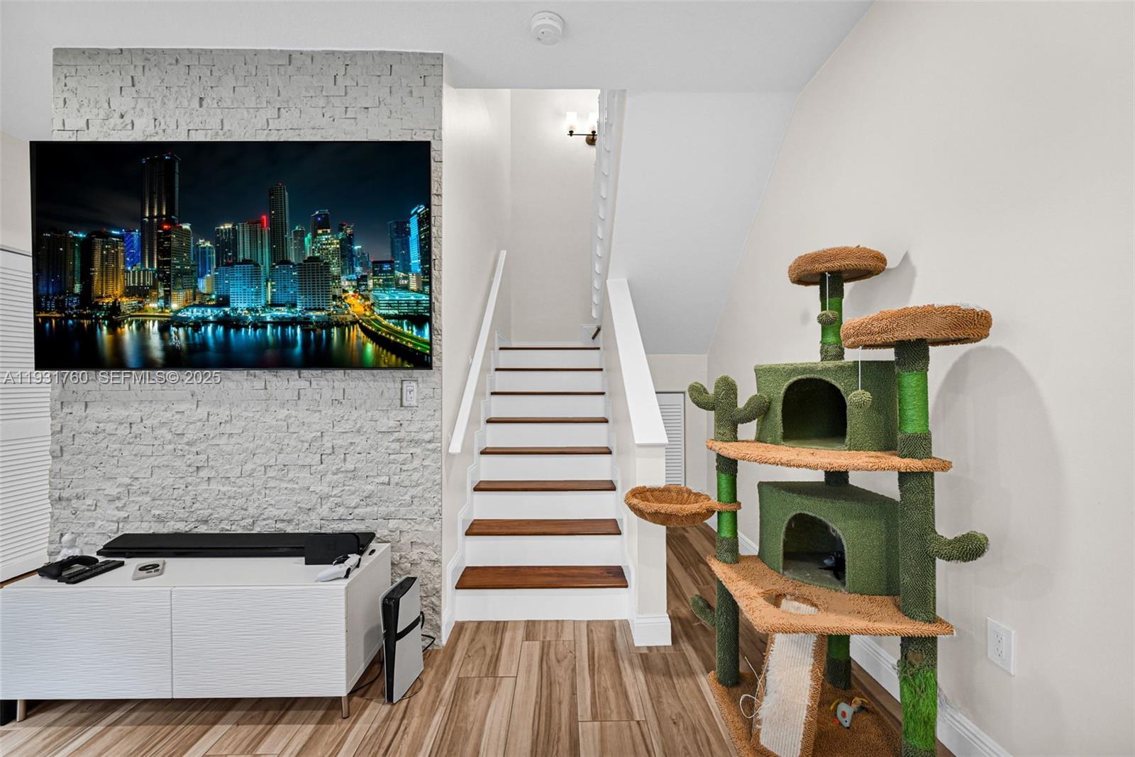 Photo of 1420 Weeping Willow Way (1420), Hollywood, Florida, 33019 -