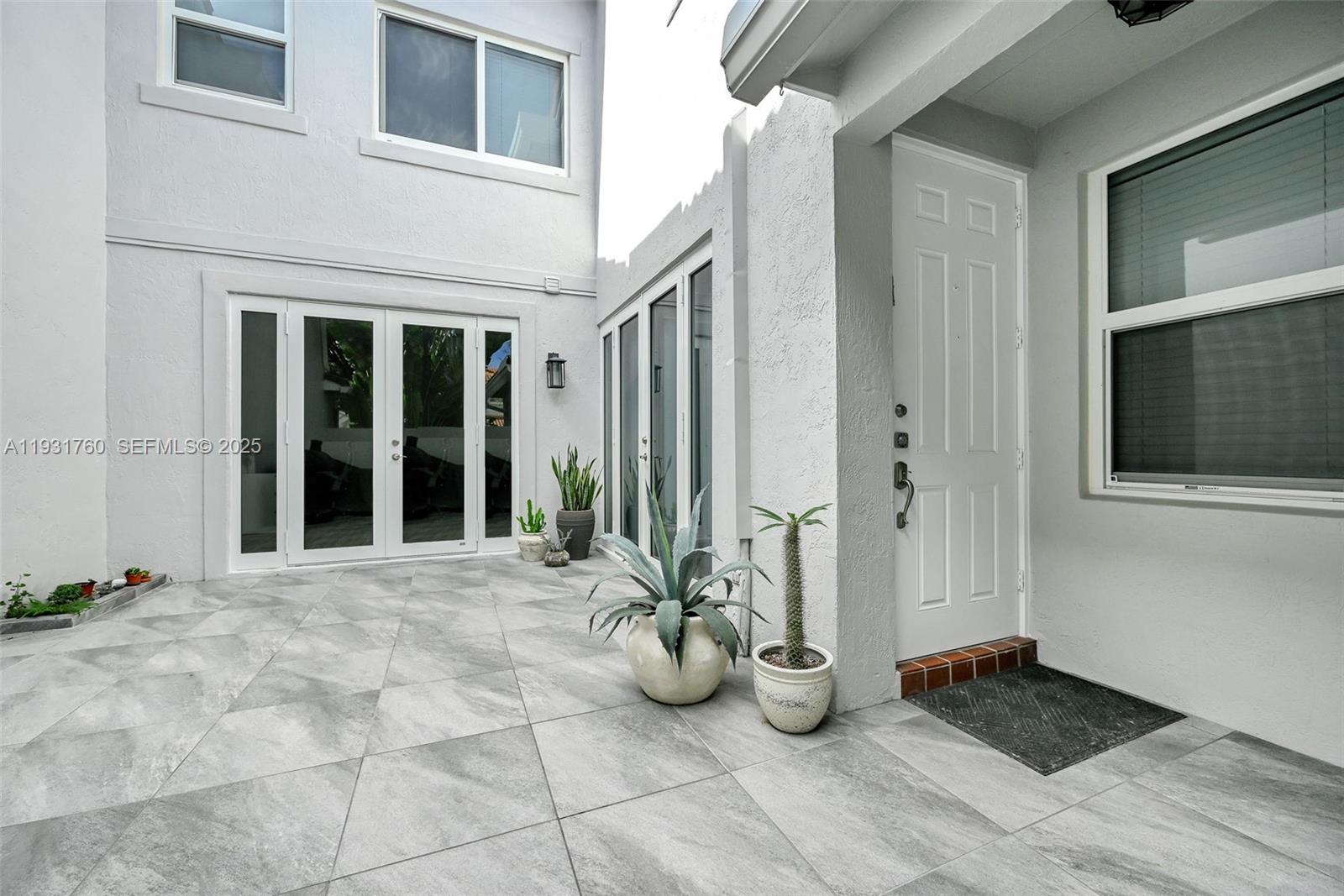 Photo of 1420 Weeping Willow Way (1420), Hollywood, Florida, 33019 -