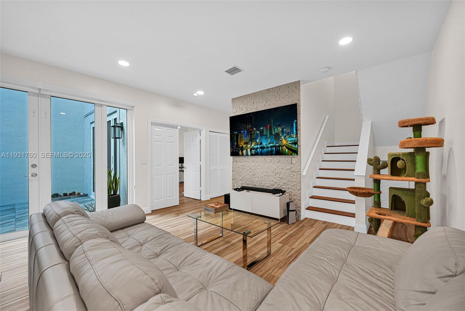 Photo of 1420 Weeping Willow Way (1420), Hollywood, Florida, 33019 -