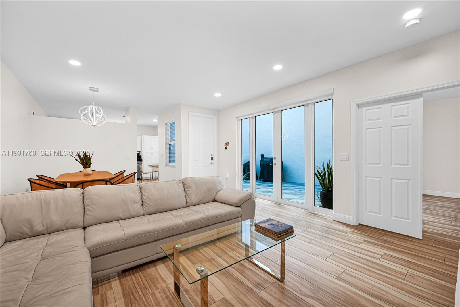 Photo of 1420 Weeping Willow Way (1420), Hollywood, Florida, 33019 -