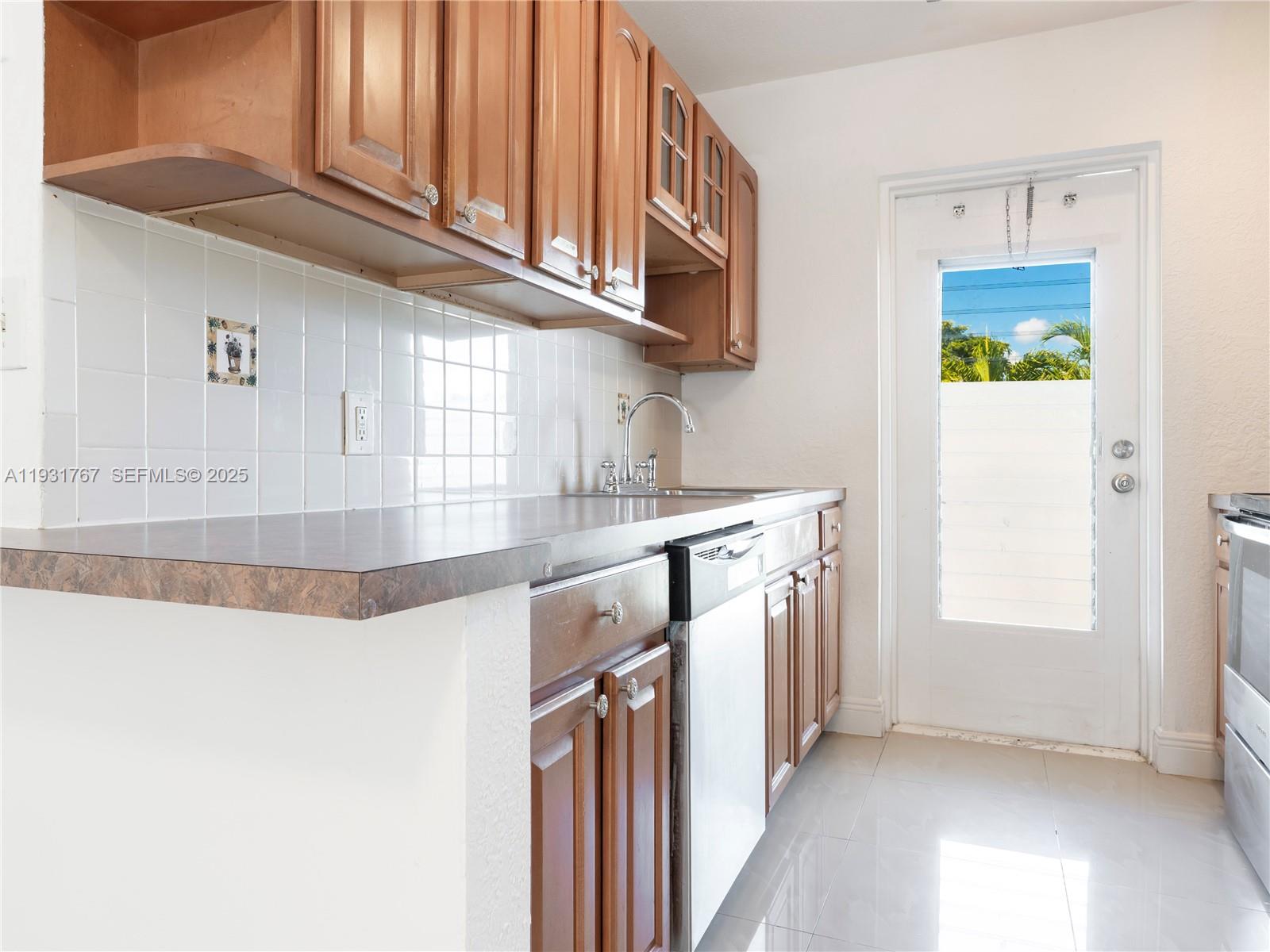   /  945 sq. ft. $ 2025-12-16 0 Photo