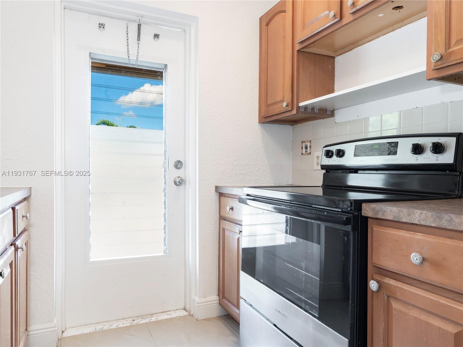   /  945 sq. ft. $ 2025-12-16 0 Photo