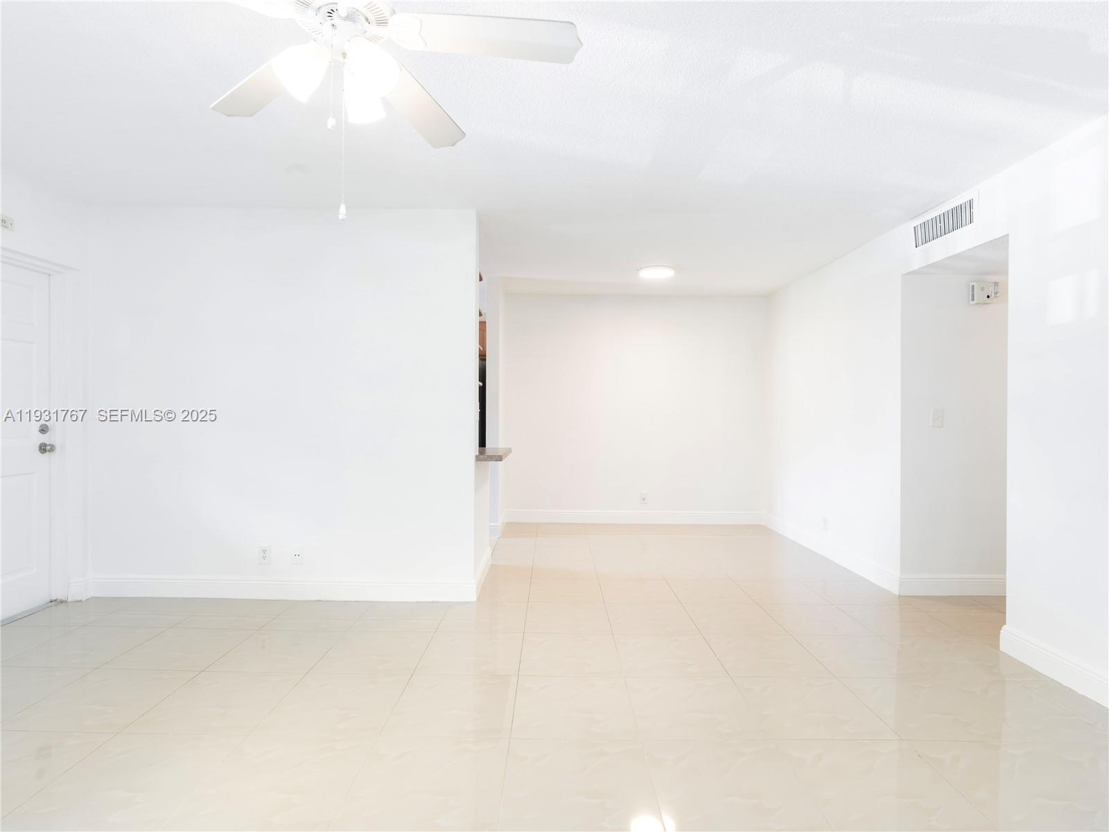   /  945 sq. ft. $ 2025-12-16 0 Photo