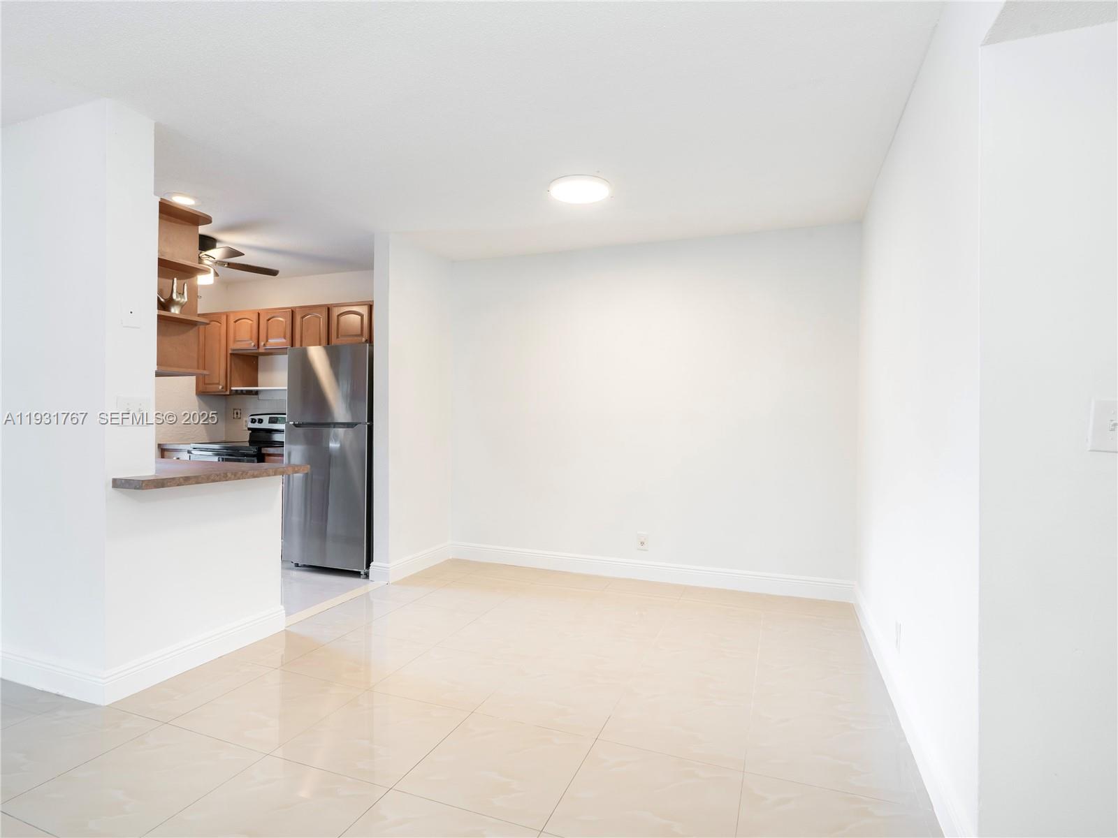   /  945 sq. ft. $ 2025-12-16 0 Photo