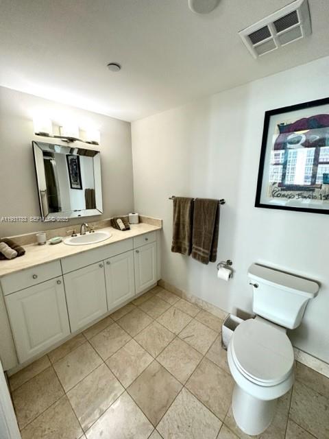 Photo of 20201 Country Club Dr  #903, Aventura, Florida, 33180 - 3rd Bedroom Bathroom
