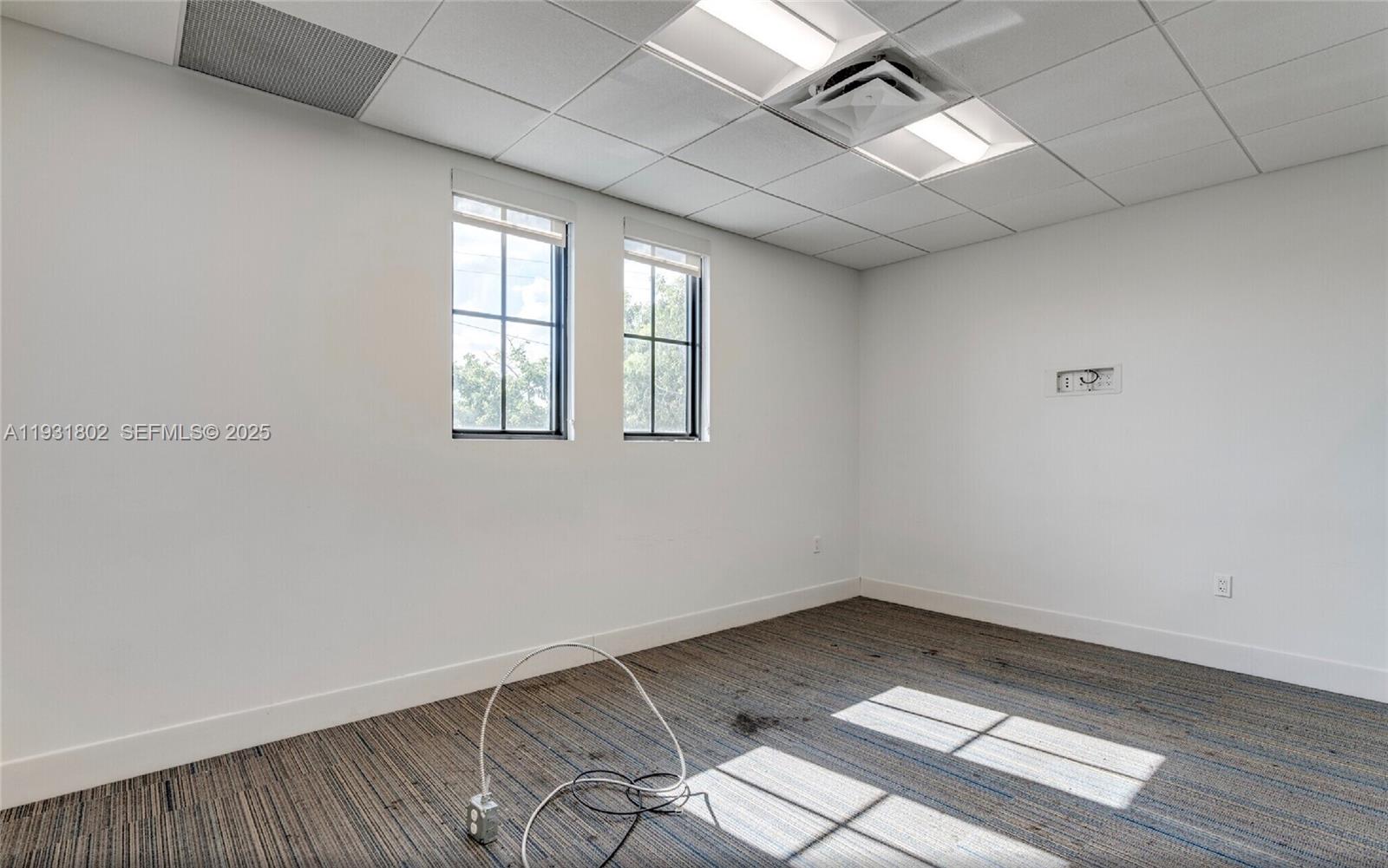   /   sq. ft. $ 2025-12-16 0 foto