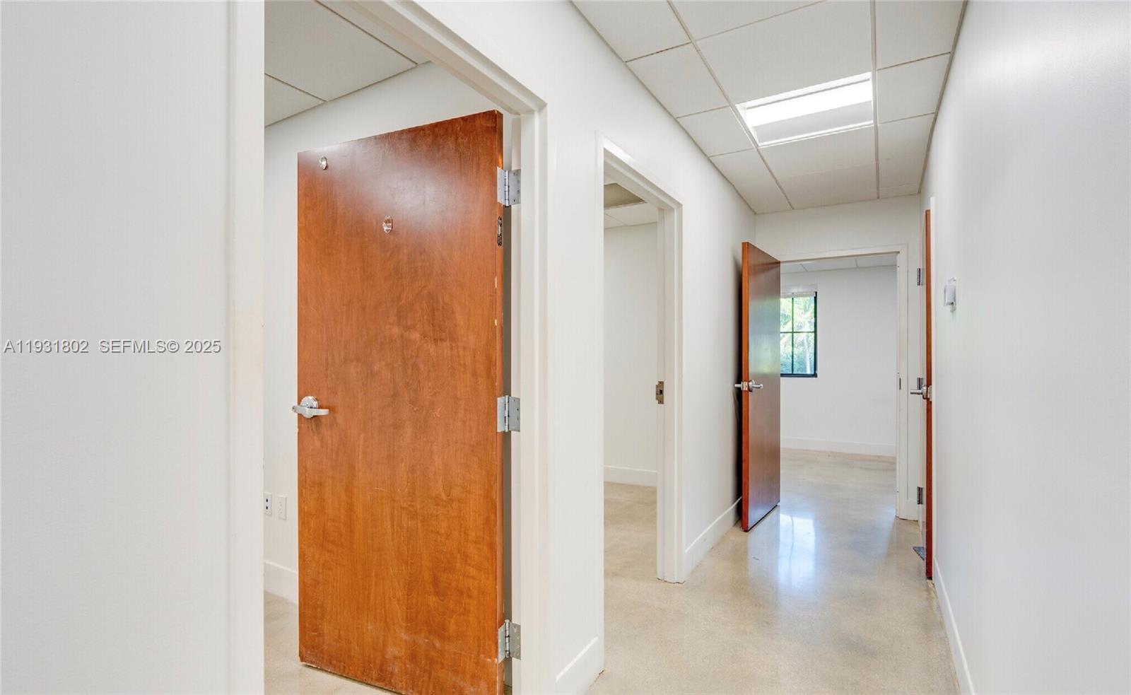   /   sq. ft. $ 2025-12-16 0 foto