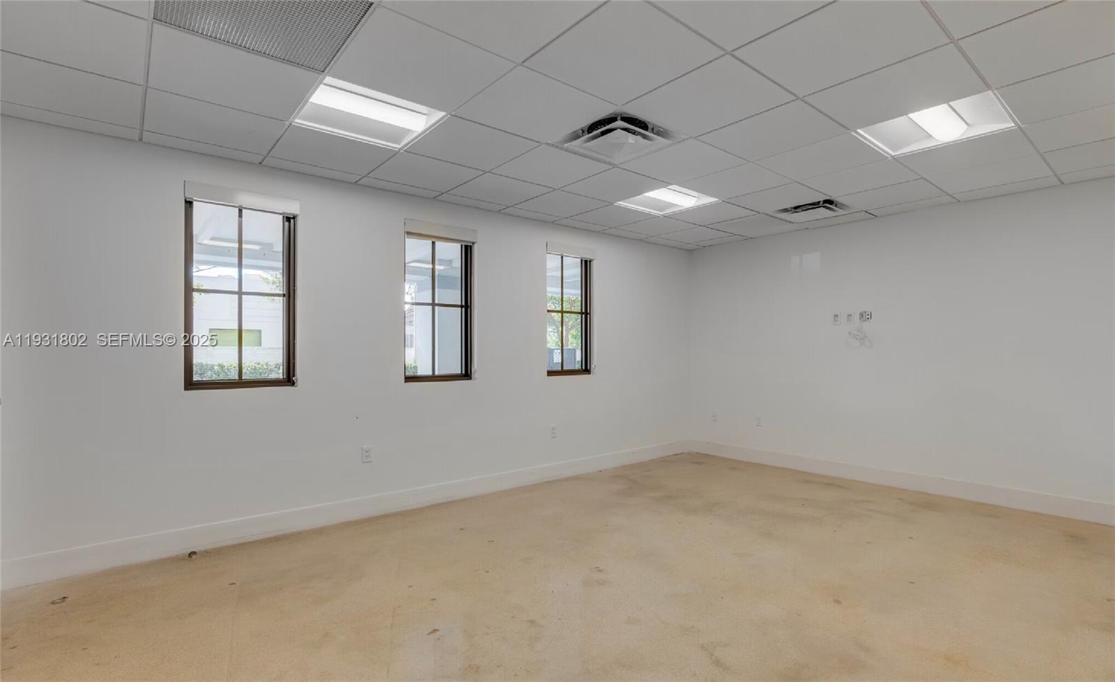   /   sq. ft. $ 2025-12-16 0 foto