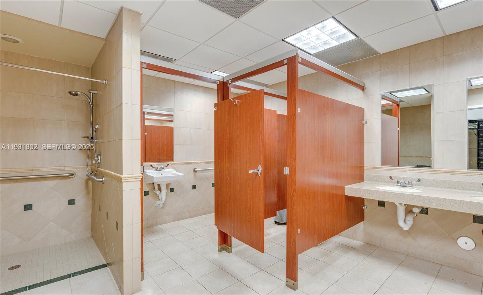   /   sq. ft. $ 2025-12-16 0 foto