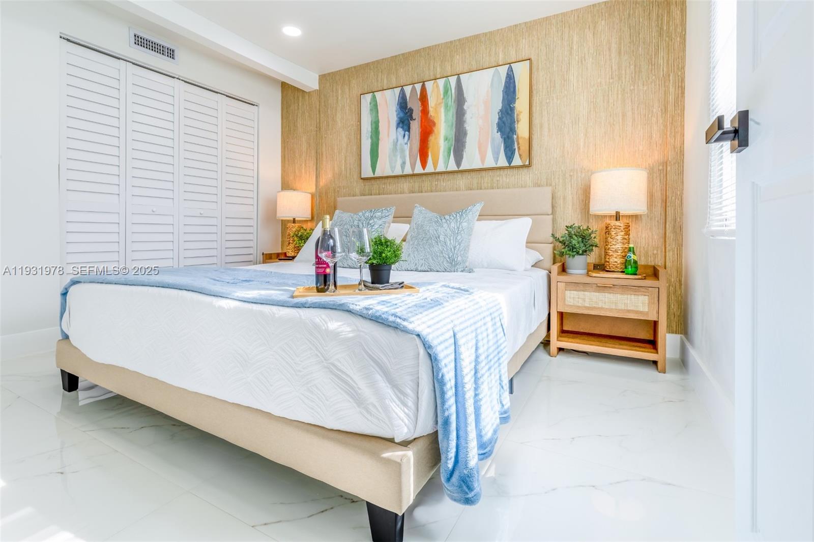   /  1160 кв.футов $ 2025-12-17 0 Фото