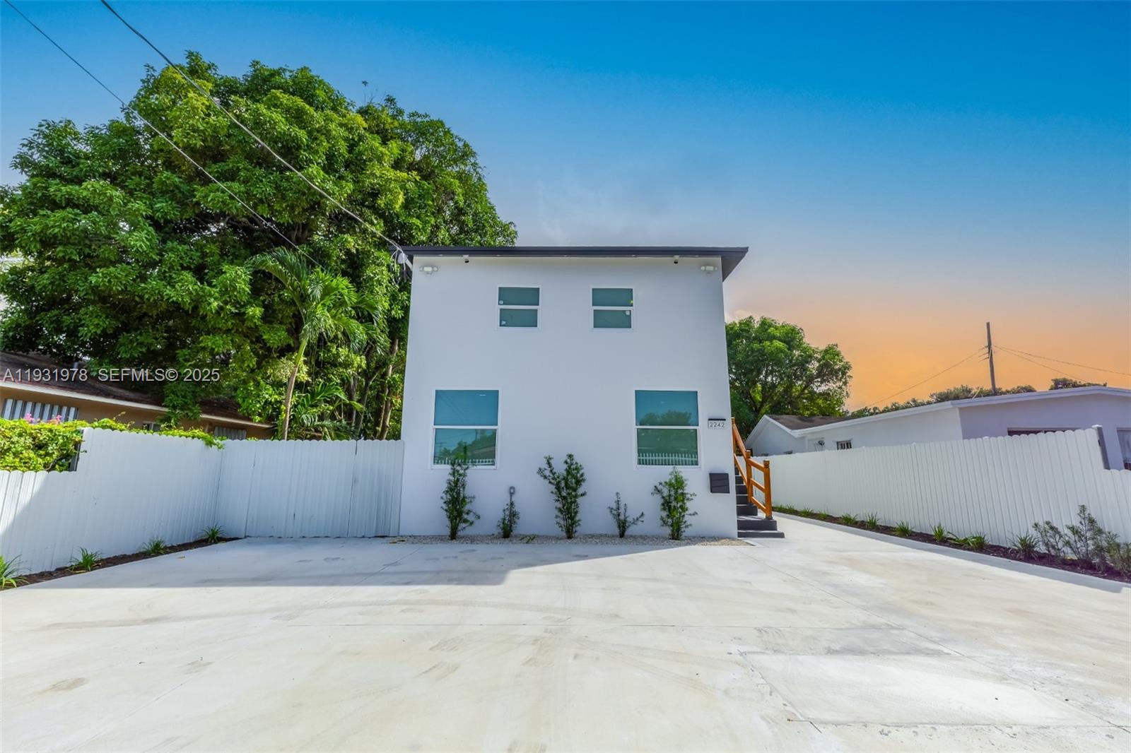   /  1160 кв.футов $ 2025-12-17 0 Фото