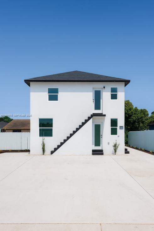   /  1160 кв.футов $ 2025-12-17 0 Фото