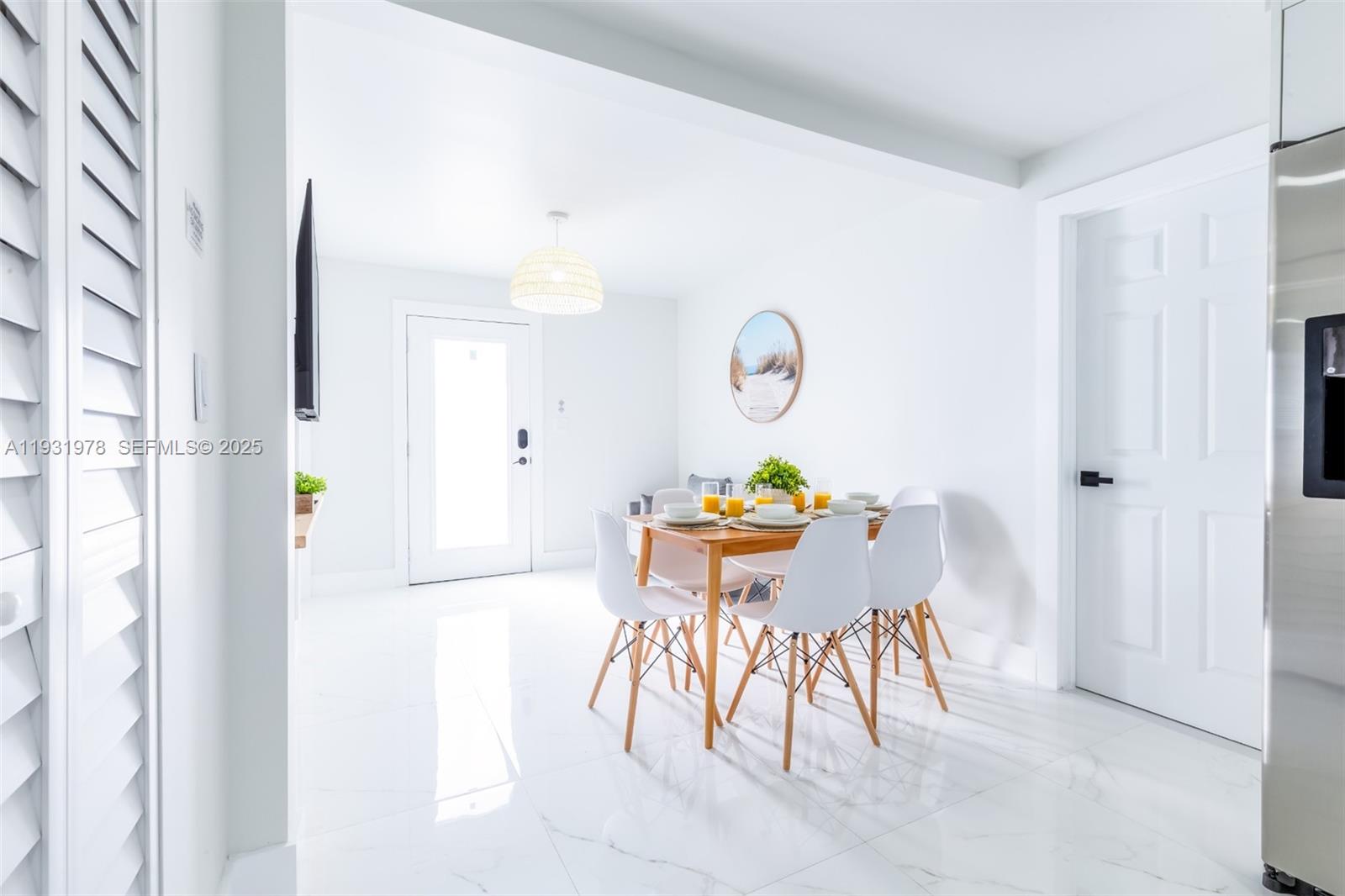   /  1160 кв.футов $ 2025-12-17 0 Фото